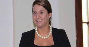 La senadora paola holguín entregó nuevo material probatorio a la comisión de rechazan demanda de pérdida de investidura contra paola holguín y maría del rosario. Yo No Pateo Perro Muerto Senadora Paola Holguin