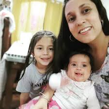 Papas fritas con queso cheddar y...