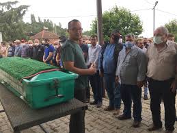 50 kişinin bulunduğu otobüs kazadan sonra tanınmaz hale gelirken. Havuza Duserek Bogulan Minik Cocuk Topraga Verildi Manisa Haberleri