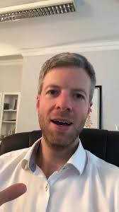 David Sweeney Chiro लाइव थे.