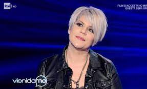Manuela villa, figlia dell'indimenticabile claudio, è ospite di fabio bolzetta nello spazio arancio di nel cuore dei giorni. Manuela Villa Figlia Claudio Villa Noemi Garofalo Chi E Newsby