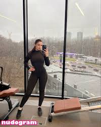 Awenlis nude-a visual feast