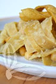Pasta fresca a forma di spirale, parte fritta e parte lessata, condita con i ceci. Ciceri E Tria Senza Glutine Le Delizie Di Feli