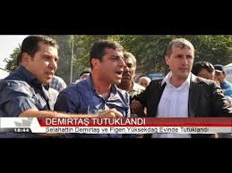 .selahattin demirtaş yeni çıkan yargı paketi çerçevesinde, 4 yıl 8 ay ceza aldığı dosyadan tahliye oldu. Selahattin Demirtas In Evinde Tutuklanma Goruntuleri Youtube