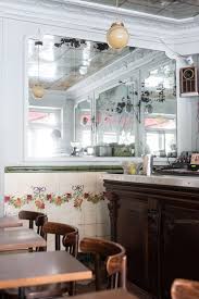 Cravan Redefinir Les Standards Du Bar A Cocktails The Socialite Family Interieurs Cafe Chambre Feminine Cocktails Bar