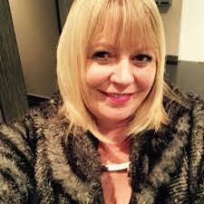 Carrie Lindsay's Instagram, Twitter & Facebook