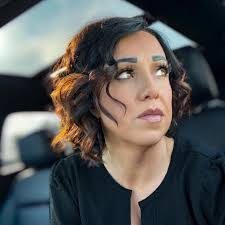 What kind of tree has dark pink blossoms?