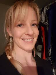 𝗤𝘂𝗲𝘀𝘁𝗶𝗼𝗻 𝗳𝗼𝗿 𝗮𝗿𝘁𝗶𝘀𝘁 𝘄𝗵𝗼 𝗱𝗼 𝗰𝗼𝗺𝗶𝘀𝘀𝗶𝗼𝗻 Hello,  just curious if you have ever give freebies for returning clients