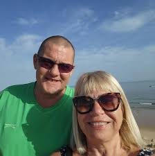 Is there anywhere to play table tennis in East Algarve please