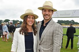 Henry cavill freundin schönsten männer john wayne traumtyp fotos. Does Henry Cavill Have A Girlfriend The Actor Is Loved Up With Lucy Cork