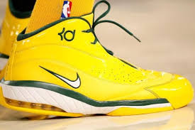 Kevin durant's model gets perhaps the boldest treatment of the quartet, with liquid lime, vapor green and sunset glow colors along with a micro camo pattern to add to the daring design. Kevin Durant Schuhe Nike Kevin Durant Kd 8 Se What The Schuhe Schuhgrosse Eu 49 5 Amazon De Schuhe Handtaschen Sometimes When You See Him On The Court It Often Looks Like Lazy Desiao