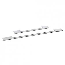 Vissez à l'aide d'une pince pour tarauder le trou. Poignee De Meuble Chromee Design Swash