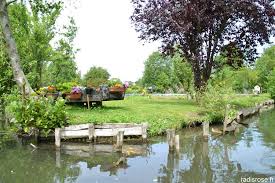 balade dans les hortillonnages d amiens amiens visite france voyage en france