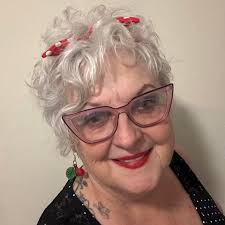 What lampshade style suits an antique lamp?