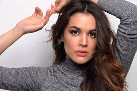 What do Spanish girls look like?