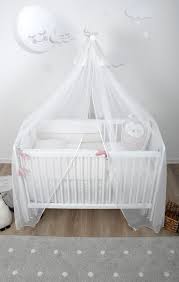 Hallo und herzlich willkommen zu unserem test. Almila Baby Schaukelbett Mia 60x120 In Weiss Auf Rollen Kaufen Bei Mobel Lux