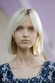 Tendance Coiffure Craquez Pour Le Carre Coiffure Demoiselle D Honneur Tendances Coiffures Carre Frange