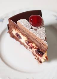 Foret Noire Revisitee Cerises Amarena Chocolat Vanille Recette Olivia Patisse En 2020 Gateaux Et Desserts Recette Patisserie Recette Bavarois Chocolat