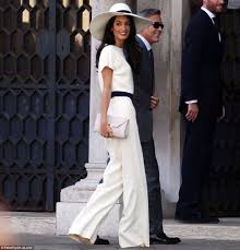 Never miss out on gossip, celebrity photos, videos, divorces, scandals and more. George Clooney And Amal Alamuddin First Pictures From Wedding Are Revealed Daily Mail Online