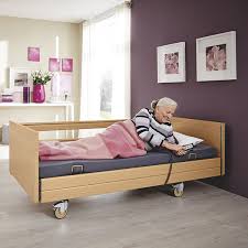 Was sagen die rezensionen im internet? De Luxe Elektro Pflegebett Mit Bettgalgen Und Matratze Cliniccare Gmbh