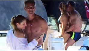 Murat başoğlu 29 temmuz'da, bodrum'daki teknesinde ağabeyinin evli kızı burcu başoğlu kabadayı ile uygunsuz görüntülenmişti. Murat Basoglu Nun Skandal Video Goruntusu Mahkeme Kasasinda