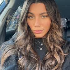 Janna Simons's Instagram, Twitter & Facebook