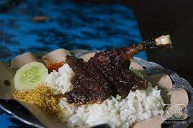 Opened in 2003, soto madura wawan is famously known to have a savory and delicious taste that offers a thick clear broth with no fat. Cirebon Kuliner Nasi Bebek Khas Madura Ibu Ulva Facebook