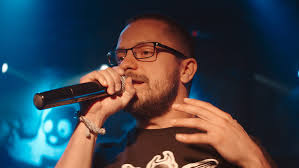 Majitel firmy přezdívaný plech, ve volném čase rapper, sní o. Jiri Madl Play Cz