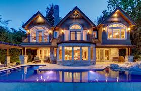 Find lakefront luxury at a cabin or house rental. Luxury Waterfront Home Designs