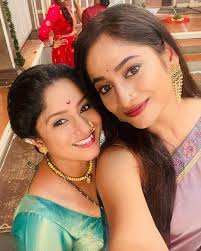 When 'Netra' meets 'Dada Kaka' from Thipkyanchi Rangoli' @star_pravah in  New Jersey, US ❤️ So happy to meet Legendary actor Sharad dada  @sharadponkshe and watch him perform live