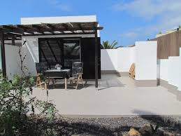 Bungalows Mar Azul Corralejo Fuerteventura Wonen Werken En Vakantie Alles Onder Een Dak Patio Outdoor Decor Bungalow