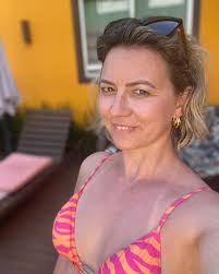 Estela Becker's Instagram, Twitter & Facebook