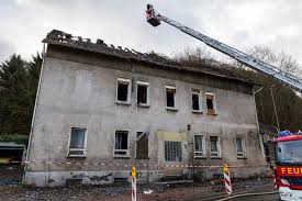 Blue haus is a pet friendly community, welcoming dogs and cats. Nachrichten Porta Westfalica Abgebranntes Haus Wird Abgerissen B 482 Weiter Gesperrt Hallo Minden