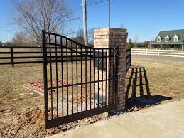 The driveway gate can attach directly to the column or via the included when choosing stones for your driveway columns, you want to draw some connection between the columns and the rest of your property. Brick And Stone Columns Middle Tennessee Fence