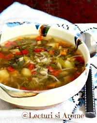 In oala in care vom face ciorba punem afumatura portionata la fiert si o lasam sa fiarba cam 45 de minute. Ciorba Cu Urzici Si Cartofi Reteta Mamei Mele Lecturi Si Arome