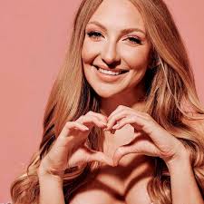 Sandra Wareham's Instagram, Twitter & Facebook