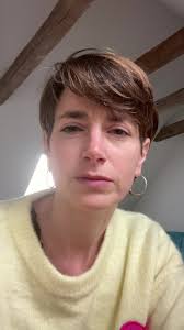 Une soirée de fou après le flou ! @anneclaire_ruel nous dévoile la fin de  sa visite et son objet pref avant que l'on aille s'incruster chez  @julieh_fr . Une fille a la