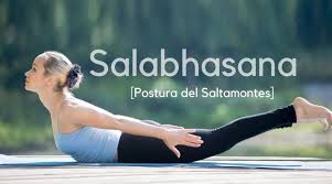 Salabhasana O Postura Del Saltamontes Con Beneficios En 2020 Posturas De Yoga Posturas Yoga
