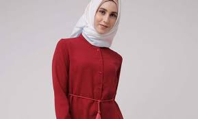 Sebaliknya, perpaduan warna yang harmoni akan terlihat menarik dan enak di pandang mata serta meningkatkan nilai jual. 10 Gambar Baju Merah Marun Cocok Dengan Jilbab Warna Apa Jejakpiknik Com