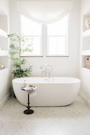 Per arredare le finestre della nostra casa ci sono molte tipologie di tende da interno. Tende Moderne Per Il Bagno A Casa Di Guido