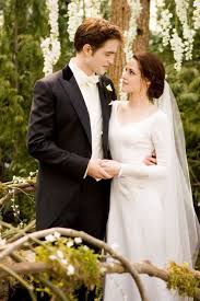First Photos Of Bella S Breaking Dawn Wedding Dress Mit Bildern Breaking Dawn Hochzeit Bella Swan Brautkleid Film Hochzeit