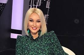 Лера кудрявцева — известная российская телеведущая, обладательница тэфи и, до недавних пор, бессменная ведущая премии муз тв. Lera Kudryavceva Zhdyot Rezultata Testa Na Koronavirus Ona Samoizolirovalas V Kvartire Chempionat
