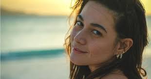 Bea alonzo was born on october 17, 1987 in the philippines as phylbert angellie ranollo fagestrom. Latestchika Com S Tweet Bea Alonzo Says Her First Heartbreak Is John Lloyd Cruz In The Same Interview For Mega Entertainment Bea Revealed The Real Score Between Her And Her Rumored Boyfriend Dominic