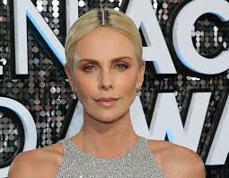 Charlize Theron Had the Most Epic Solution to Hiding Outgrown Roots at the  2020 SAG Awards
