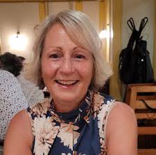 New to the area: Looking for recommendations for any walk-in hairdressers  please? My niece is coming to stay tomorrow and would really like her hair  trimming before she starts school? Would consider