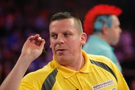 Helens geboren chisnall entschied sich danach für einen wechsel zur professional darts corporation, wo er auch. Peter Wright Sees Off Dave Chisnall In Ally Pally Thriller To Make Quarter Finals Of The World Darts Championship Daily Record