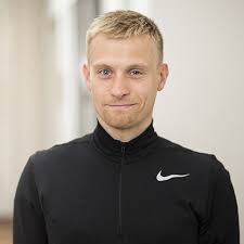 Unge med plader og brædder ville besætte slagtergårde