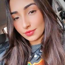 Stream Leandra Flores