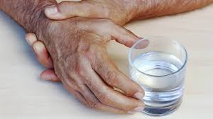 Innerlich leicht unmerklich weit unwillkürlich. Zittern Ohne Grund Das Steckt Dahinter Focus De