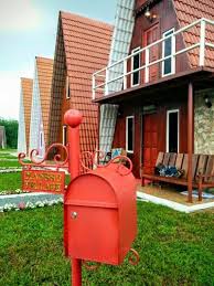 Külaliste sissepääs masbro village filled with colourful exterior and an outdoor swimming pool for both adults and children, perfect for a family vacation. Unique Colourful And Cozy Roof Houses At Masbro Village Boutique Homestay Malacca